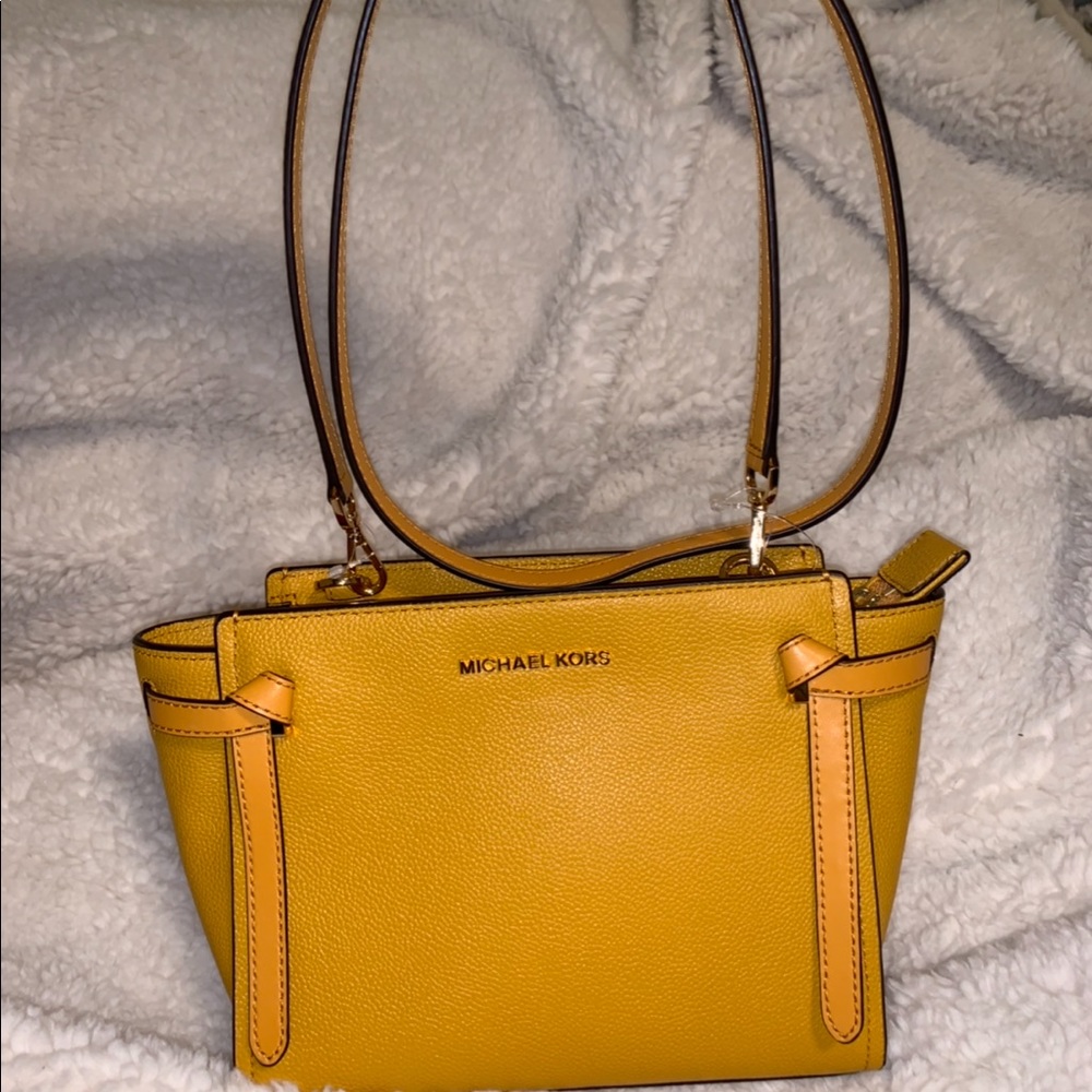 Michael Kors “Cassie” crossbody- Marigold💛🧡💛🧡